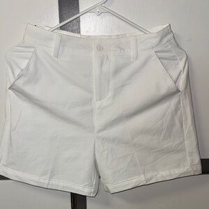 Walter Hagen White Textured Bermuda Shorts with Front Pockets
